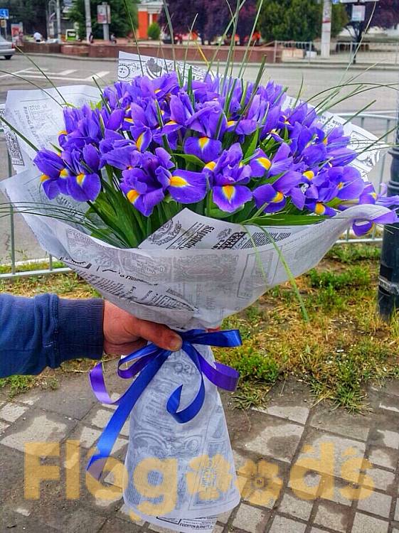 Букет «101 ирис» за 31 645 руб.